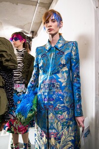 backstage-defile-dries-van-noten-printemps-ete-2020-paris-coulisses-220.thumb.jpg.a828d73a39b763f7bf62ae80bc7f9d5f.jpg