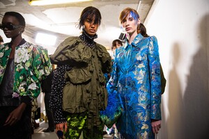 backstage-defile-dries-van-noten-printemps-ete-2020-paris-coulisses-221.thumb.jpg.bd9213309785ceda76eae529762db77d.jpg