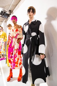 backstage-defile-dries-van-noten-printemps-ete-2020-paris-coulisses-246.thumb.jpg.c27587767de82bd157172a9e46dfaa18.jpg