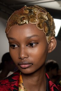 backstage-defile-dries-van-noten-printemps-ete-2020-paris-coulisses-38.thumb.jpg.c949fcb1d6d45855a740f5e6cb151a54.jpg