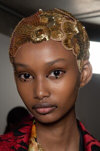 backstage-defile-dries-van-noten-printemps-ete-2020-paris-coulisses-39.thumb.jpg.0652dda2c939bb704c8d2e967d62b856.jpg