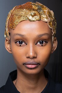 backstage-defile-dries-van-noten-printemps-ete-2020-paris-coulisses-79.thumb.jpg.72601470b77fb39dcd679d6372fe5b0e.jpg
