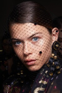 backstage-defile-elie-saab-automne-hiver-2020-2021-paris-coulisses-179.thumb.jpg.7c158732773845f54ea26a75a06dfbfa.jpg