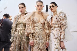 backstage-defile-elie-saab-printemps-ete-2020-paris-coulisses-100.thumb.jpg.08fb24d66b73467ad257a4fde99fc7bc.jpg