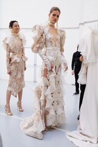 backstage-defile-elie-saab-printemps-ete-2020-paris-coulisses-105.thumb.jpg.ef9d7204d4dddf485c5dec66734f1540.jpg