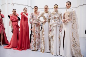 backstage-defile-elie-saab-printemps-ete-2020-paris-coulisses-118.thumb.jpg.12bfb5dd7d99d3b83e5d62931ad1500f.jpg