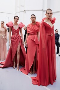 backstage-defile-elie-saab-printemps-ete-2020-paris-coulisses-120.thumb.jpg.0b4f73bba4f612fb555fb32c47127c55.jpg