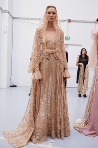 backstage-defile-elie-saab-printemps-ete-2020-paris-coulisses-121.thumb.jpg.68b578f23392279f0d2e90117f69b3b5.jpg