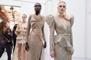 backstage-defile-elie-saab-printemps-ete-2020-paris-coulisses-125.thumb.jpg.baf8ef16c5a8a414dd04a976c5379b06.jpg