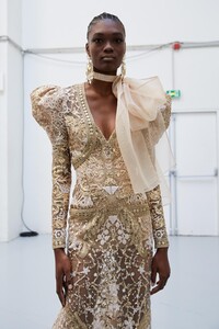 backstage-defile-elie-saab-printemps-ete-2020-paris-coulisses-130.thumb.jpg.37877da317291c051bd9ca28c96ac4e2.jpg