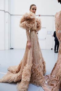 backstage-defile-elie-saab-printemps-ete-2020-paris-coulisses-132.thumb.jpg.cc8d4fa4ba1f4b2cce4f193a83f11b14.jpg