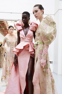 backstage-defile-elie-saab-printemps-ete-2020-paris-coulisses-135.thumb.jpg.2a95757d28f978ba5c253da6d44cdae4.jpg
