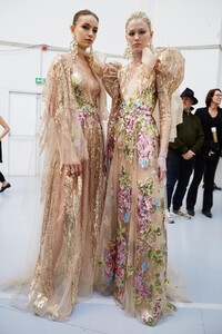 backstage-defile-elie-saab-printemps-ete-2020-paris-coulisses-140.thumb.jpg.cf6d171fa8068374cd1011bb43e17e05.jpg