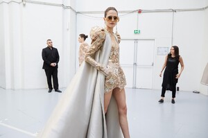 backstage-defile-elie-saab-printemps-ete-2020-paris-coulisses-141.thumb.jpg.1318ab013a6983433210ce9592837dbc.jpg