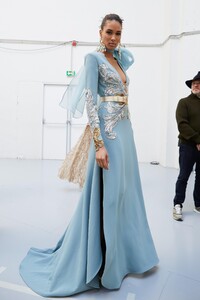 backstage-defile-elie-saab-printemps-ete-2020-paris-coulisses-145.thumb.jpg.66a8ea151b4888ad4aeb21eeb1f309c0.jpg