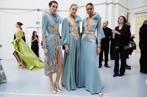 backstage-defile-elie-saab-printemps-ete-2020-paris-coulisses-147.thumb.jpg.35f1b104faa36550eb81f4d53a022068.jpg