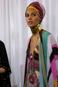 backstage-defile-elie-saab-printemps-ete-2020-paris-coulisses-151.thumb.jpg.466f312a987c66d290a72dd2c741e4b6.jpg