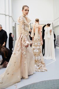 backstage-defile-elie-saab-printemps-ete-2020-paris-coulisses-151.thumb.jpg.ccf0e715d379a9789e30f204034bf63a.jpg