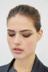 backstage-defile-elie-saab-printemps-ete-2020-paris-coulisses-35.thumb.jpg.2ecb9edfeaec51121b38b6cf1080c742.jpg