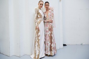 backstage-defile-elie-saab-printemps-ete-2020-paris-coulisses-60.thumb.jpg.739ae3614f8c6137e5fcabfcf55fc077.jpg