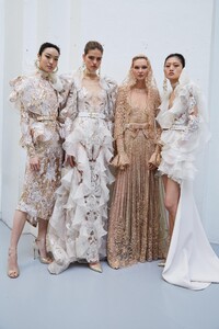 backstage-defile-elie-saab-printemps-ete-2020-paris-coulisses-68.thumb.jpg.1da8f50c339aec66943c4b18dd42771b.jpg