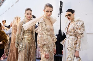 backstage-defile-elie-saab-printemps-ete-2020-paris-coulisses-98.thumb.jpg.6613a9245bf7f32b378f59867c6e468d.jpg