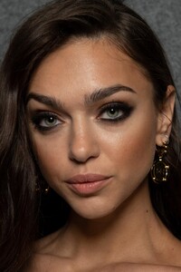 backstage-defile-elisabetta-franchi-printemps-ete-2020-milan-coulisses-8.thumb.jpg.7cfe6156eca7324399bf8fd63ecf1b68.jpg
