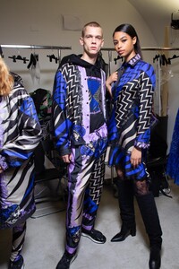 backstage-defile-emilio-pucci-automne-hiver-2020-2021-milan-coulisses-125.thumb.jpg.28f387fe68684c0dd3cb183055f24306.jpg