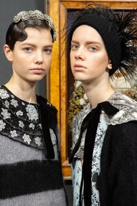 backstage-defile-erdem-automne-hiver-2020-2021-londres-coulisses-12.thumb.jpg.22d10d4704230768ab2d9a0faf93d590.jpg