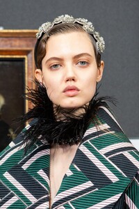 backstage-defile-erdem-automne-hiver-2020-2021-londres-coulisses-2.thumb.jpg.b61464fdd33d40a78f4272557ccb0439.jpg