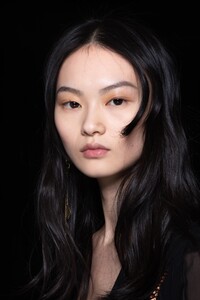 backstage-defile-etro-automne-hiver-2020-2021-milan-coulisses-113.thumb.jpg.b03ba2186238c5af2ab89118d865ad8f.jpg