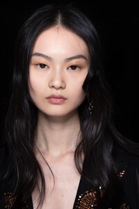 backstage-defile-etro-automne-hiver-2020-2021-milan-coulisses-114.thumb.jpg.995aaac2f2295114cab7eafeb4c0d200.jpg