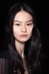 backstage-defile-etro-automne-hiver-2020-2021-milan-coulisses-115.thumb.jpg.4131023245788091f2a89c1e9e56ed48.jpg