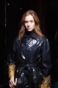 backstage-defile-etro-automne-hiver-2020-2021-milan-coulisses-173.thumb.jpg.247755dc59a58ce1f659c2a28601cec2.jpg