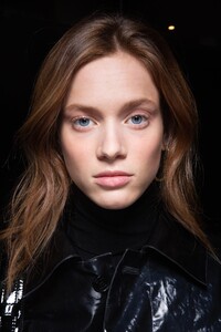 backstage-defile-etro-automne-hiver-2020-2021-milan-coulisses-175.thumb.jpg.61da0e0246b71ea6c805d6d01e1fd244.jpg