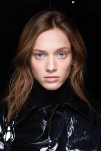 backstage-defile-etro-automne-hiver-2020-2021-milan-coulisses-176.thumb.jpg.f236db4e8ffca7ba9973f8e1c0bff414.jpg