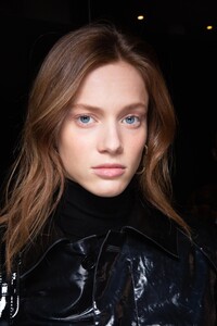 backstage-defile-etro-automne-hiver-2020-2021-milan-coulisses-178.thumb.jpg.a4c269953274688775fa9012d266fe92.jpg