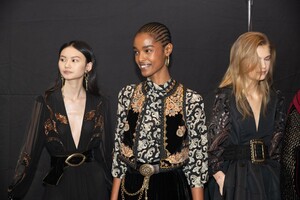 backstage-defile-etro-automne-hiver-2020-2021-milan-coulisses-42.thumb.jpg.c35483580c874f39238434527a5b9f68.jpg