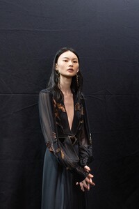 backstage-defile-etro-automne-hiver-2020-2021-milan-coulisses-45.thumb.jpg.5f12648aff1e1daf1fa8b3bc1ca03ada.jpg