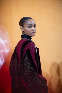 backstage-defile-etro-automne-hiver-2020-2021-milan-coulisses-60.thumb.jpg.722269f7f8af101c129dd4d87d6c3b91.jpg