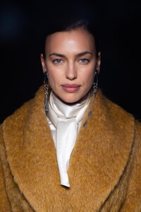 backstage-defile-etro-automne-hiver-2020-2021-milan-coulisses-99.thumb.jpg.06ae2f0e935b5a3e679fe28e93334552.jpg