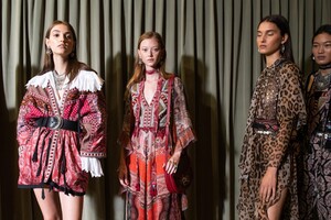 backstage-defile-etro-printemps-ete-2020-milan-coulisses-12.thumb.jpg.a6aa27fc492802d9c36ec9583e46cdd5.jpg