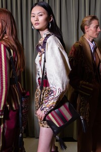 backstage-defile-etro-printemps-ete-2020-milan-coulisses-52.thumb.jpg.c8166217fff50a11f779e679c049b26f.jpg