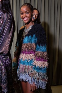 backstage-defile-etro-printemps-ete-2020-milan-coulisses-60.thumb.jpg.569be46889a56636c947167bbe444e29.jpg