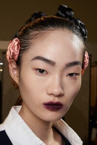 backstage-defile-fendi-automne-hiver-2020-2021-milan-coulisses-1.thumb.jpg.2d3fa0b8fb9d13e8a14f44cb276256b7.jpg