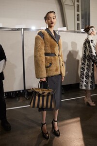 backstage-defile-fendi-automne-hiver-2020-2021-milan-coulisses-104.thumb.jpg.d0179c7ea20f962943c4381642ac3bcb.jpg