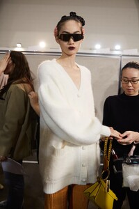 backstage-defile-fendi-automne-hiver-2020-2021-milan-coulisses-108.thumb.jpg.1665c3e3f72b9da5f2eca60906e833ac.jpg