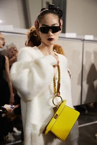 backstage-defile-fendi-automne-hiver-2020-2021-milan-coulisses-111.thumb.jpg.7b9f016eb31ecc8d916d85dd1ea295db.jpg