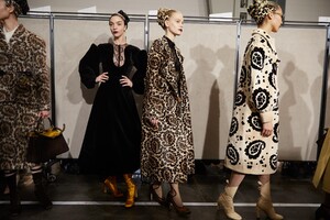 backstage-defile-fendi-automne-hiver-2020-2021-milan-coulisses-136.thumb.jpg.19a930b8c62a6c65927110f029103294.jpg