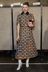 backstage-defile-fendi-automne-hiver-2020-2021-milan-coulisses-181.thumb.jpg.411fc843820f9a7ade2d3ea2d3921c6f.jpg